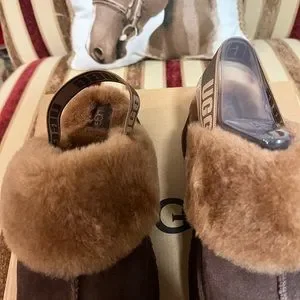 [UGG] Funkette Slides Burnt Cedar ☆送料込☆ hqdefault.jpg?v=651db33a